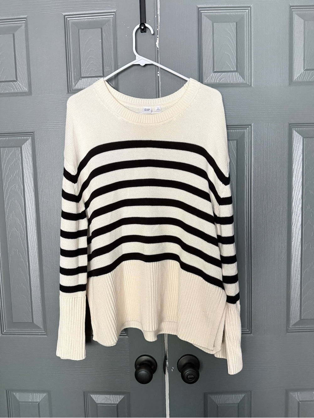 Gap Women's Cream and Black Striped Knit Sweater